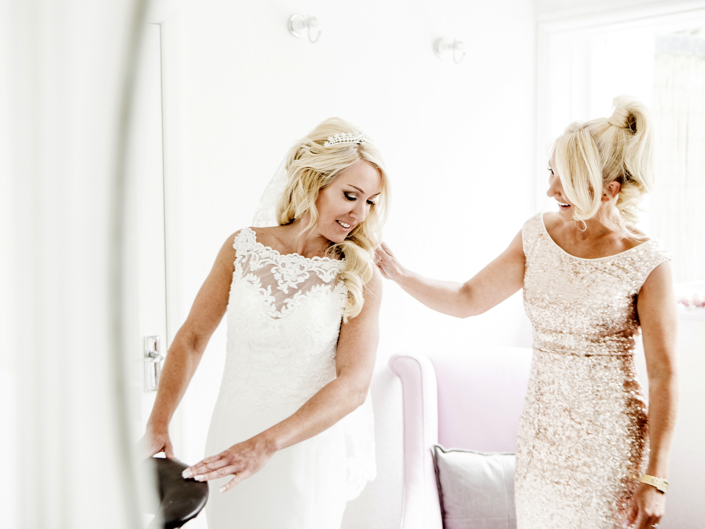 wedding-photography-of-the-bride-getting-ready-at-the-belle-epoque-knutsford-cheshire