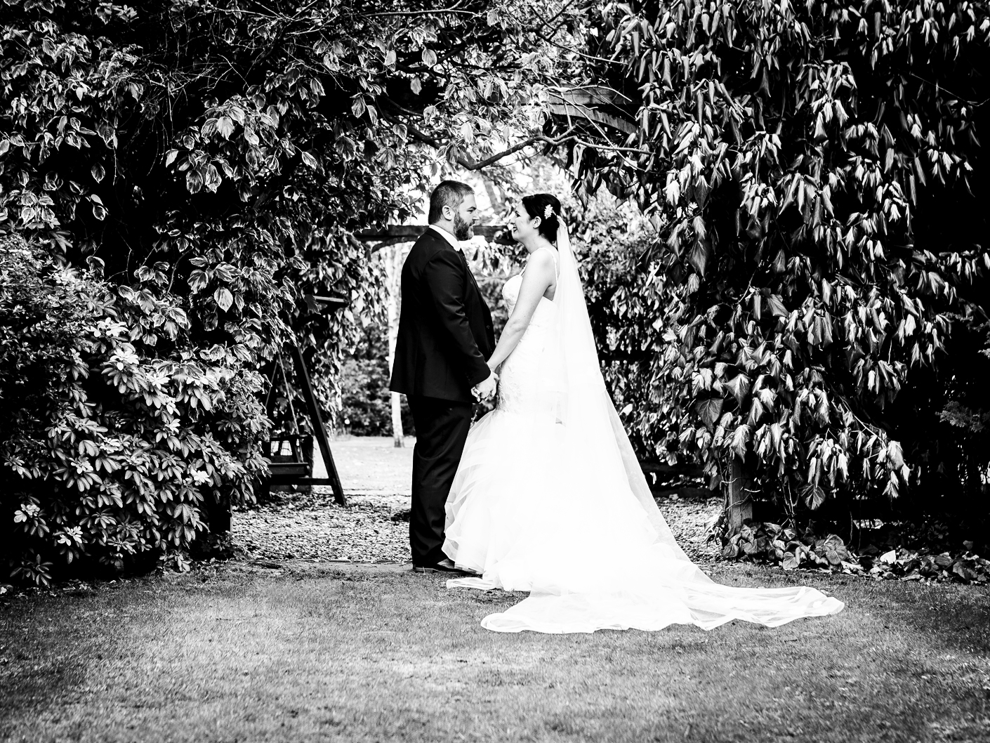 photography-of-the-bride-and-groom-at-nunsmere-hall-cheshire