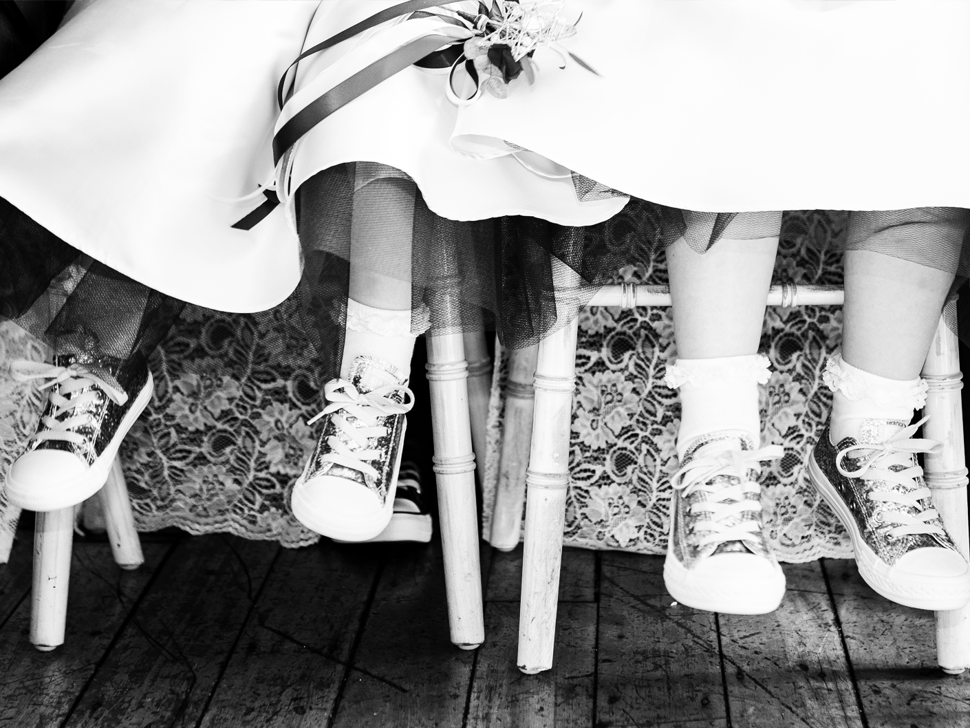 photography-of-the-bridesmaids-shoes