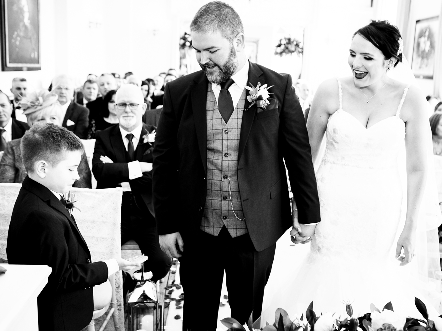 photography-of-the-wedding-vows-at-nunsmere-hall-northwich-cheshire