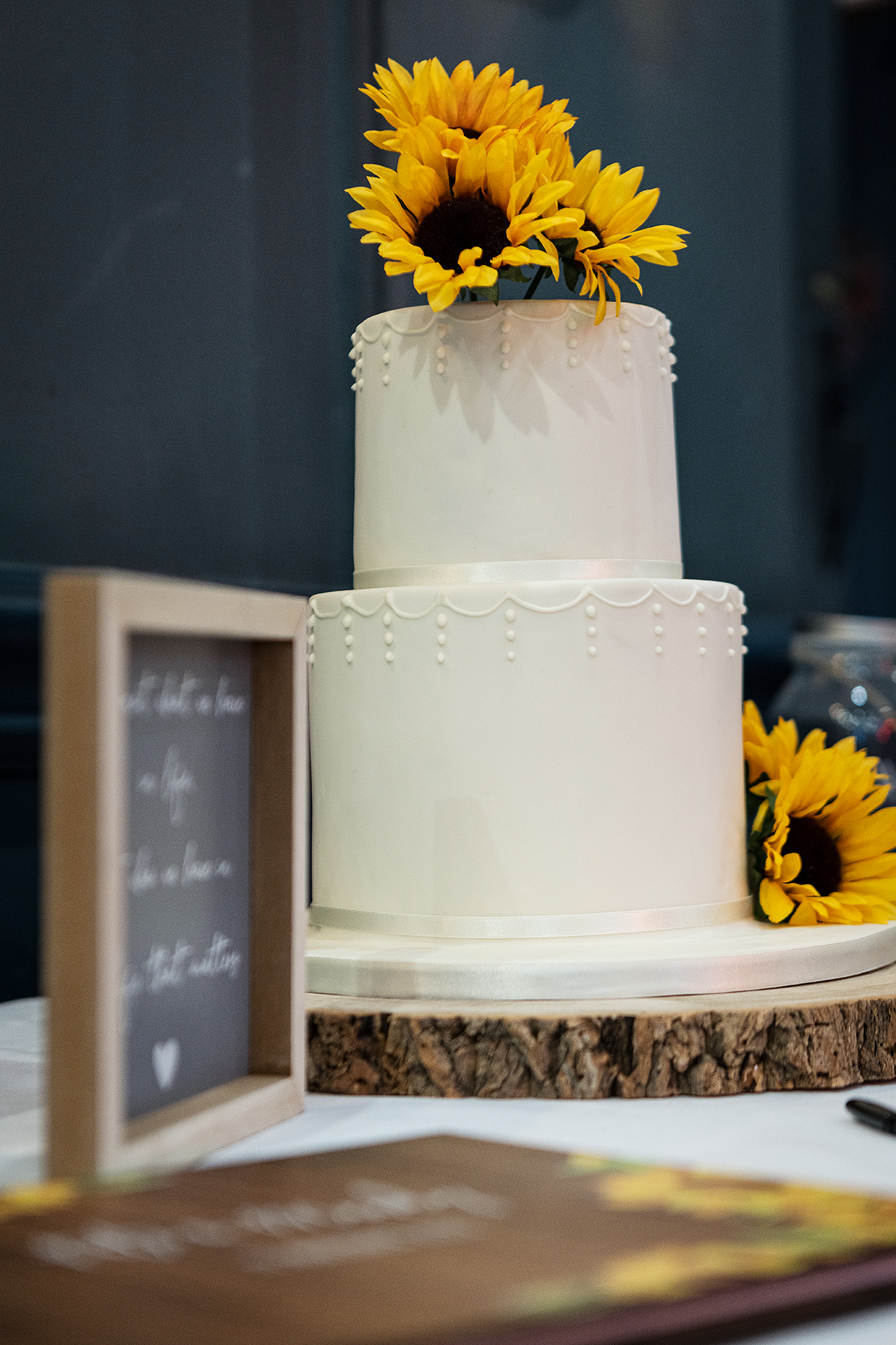photography of the wedding cake